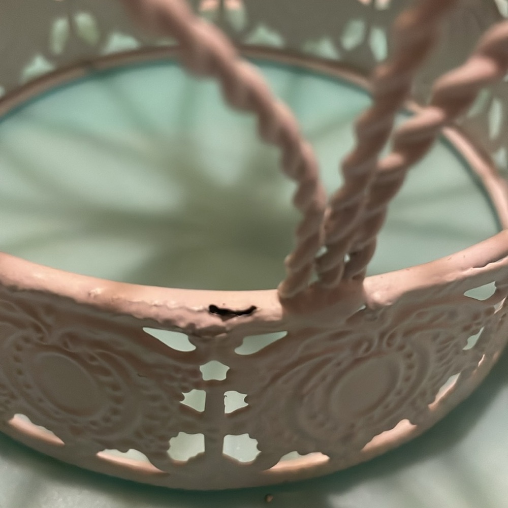 White fleur de les pattern crown table decor - Picture 5 of 7